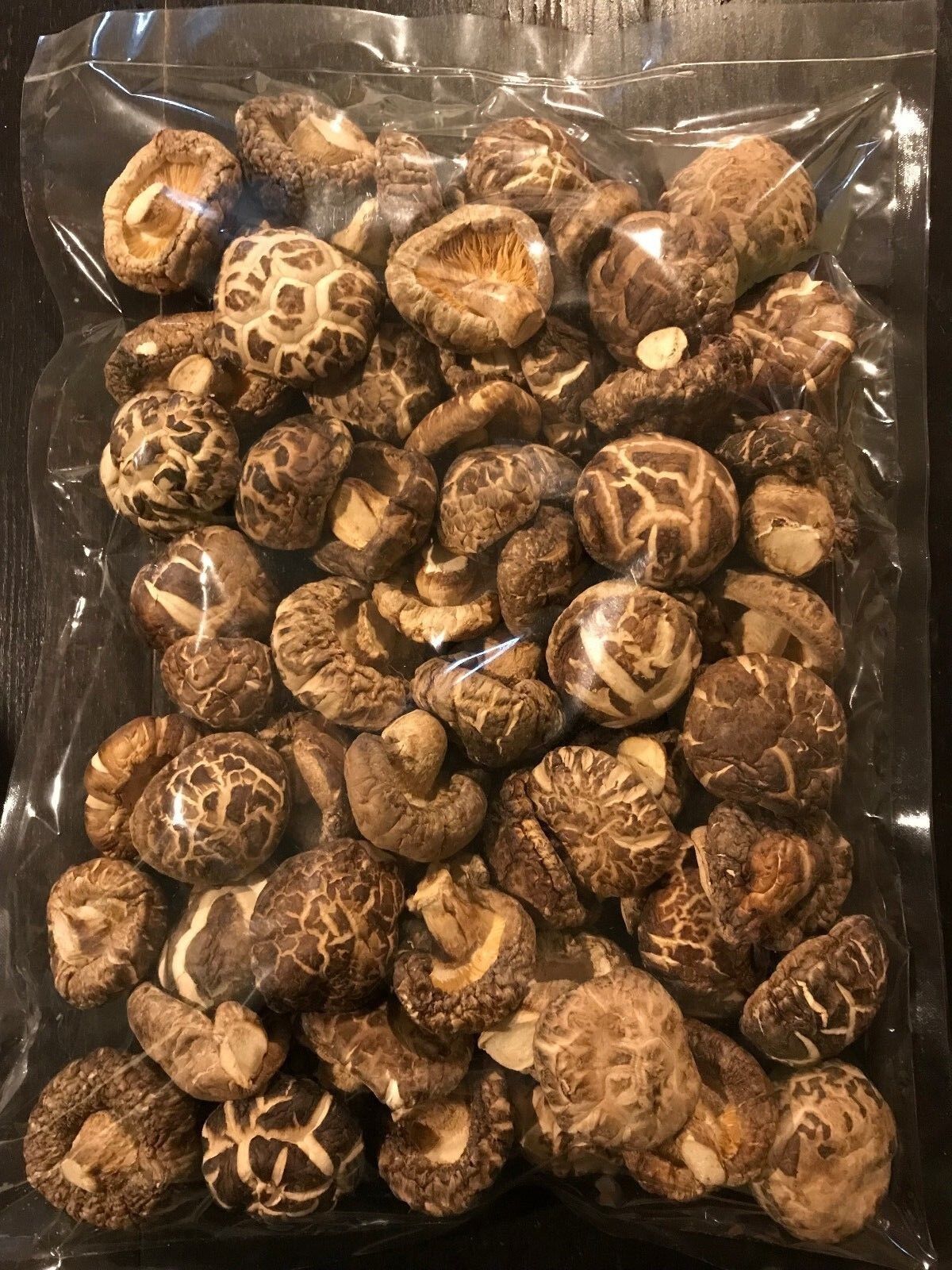 Dried Shiitake Mushrooms 16 Oz, Rehydrate Quickly, Soft Texture, Fresh Flavor, Stemless, Vacuum Sealed, No Add, 2023 New Black Mushrooms 1 LB (Holiday Gifts)